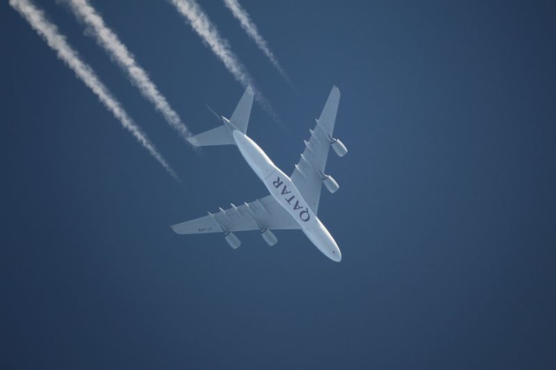 Quatar Airways Airbus A380 A7-APB with contrails in crusing altitude (39000 feet).