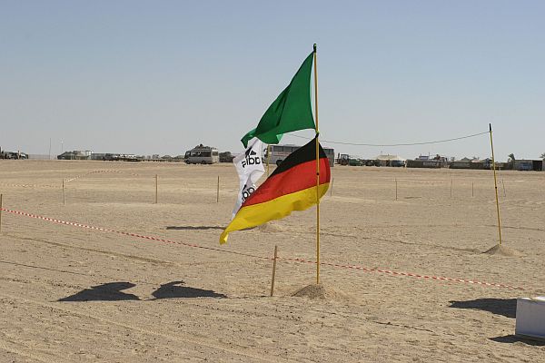 Deutschland- Fahne in der Sahara