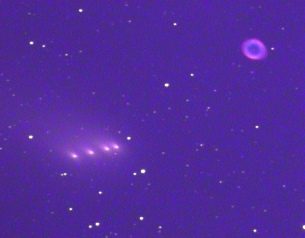 Komet Schwassmann-Wachmann 3 beim Ringnebel M57 in der Leier