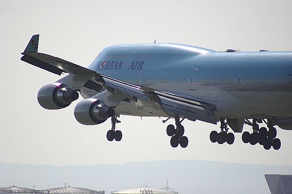 Korean Air Boeing 747 kurz vor der Landung