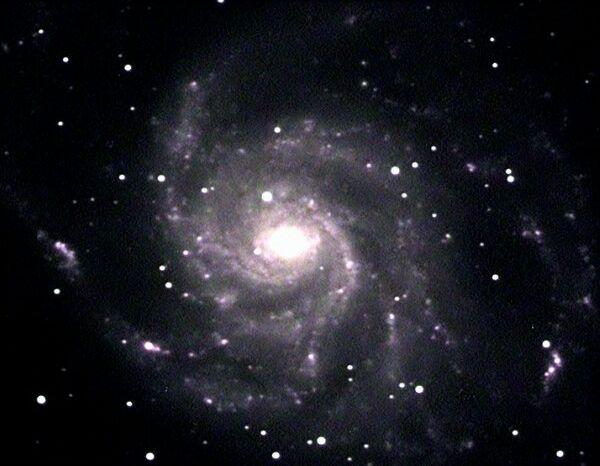 Diese Spiralgalaxie M101 sehen wir von "oben" (oder "unten").