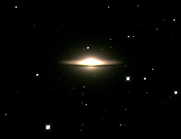 Der Ausdruck Sombrero-Galaxie ist fr M104 besser zutreffend als Sombrero-Nebel.