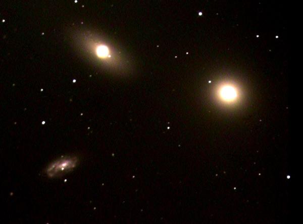 Das Universum - Galaxien um M105