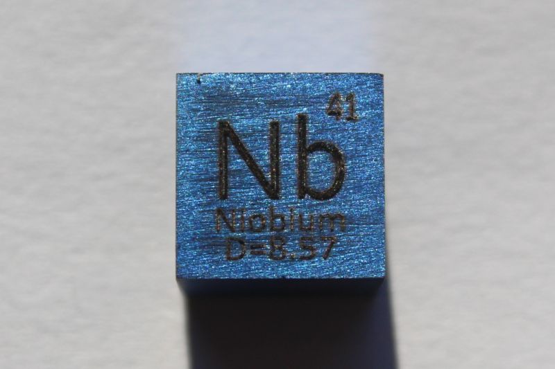 Niob-Dichtewrfel blau Niobium Density Cube blue 1cm3 ca. 99,95%