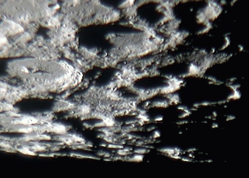 Mondkrater am Mond-Südpol
