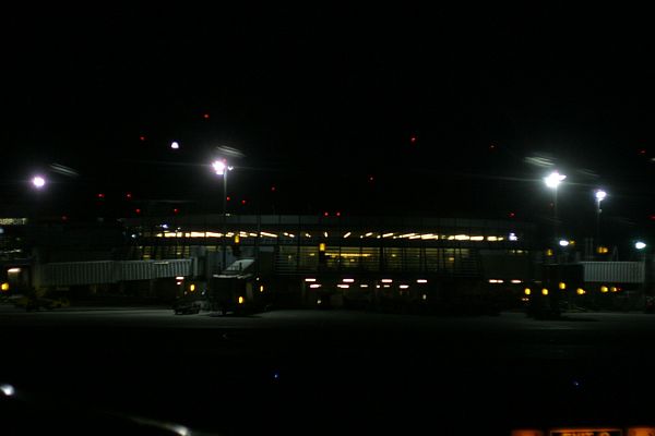 Flughafen Wien bei Nacht