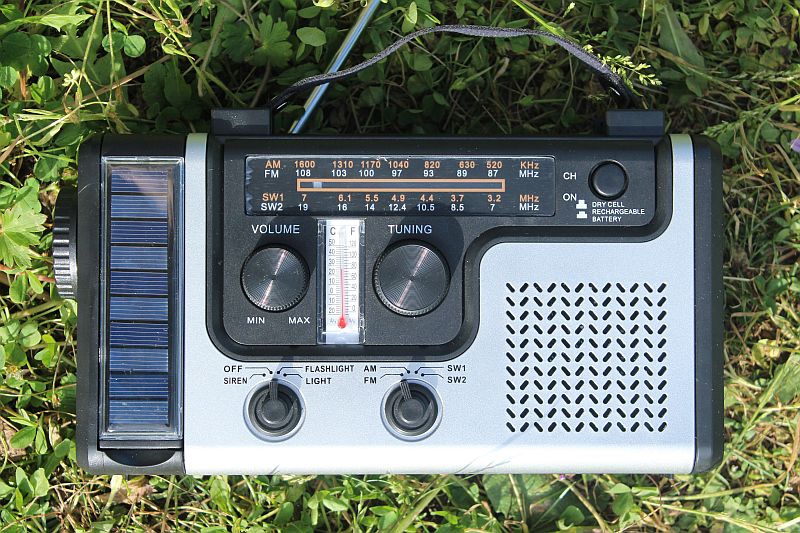 Gutes günstiges billiges Solarrasdio kaufen --- Solarradio HT-998 FM / AM / SW