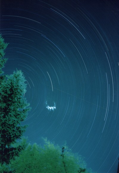 Nachleuchtspur von einem Meteorit, kein UFO bzw. Außerirdische - Aufnahmeort: 72820 Sonnenbühl-Genkingen, 20. September 1998