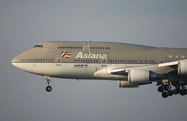 Asiana Boeing 747