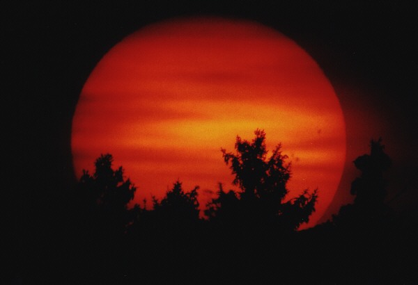 Sonnenuntergang im kleinen Teleskop