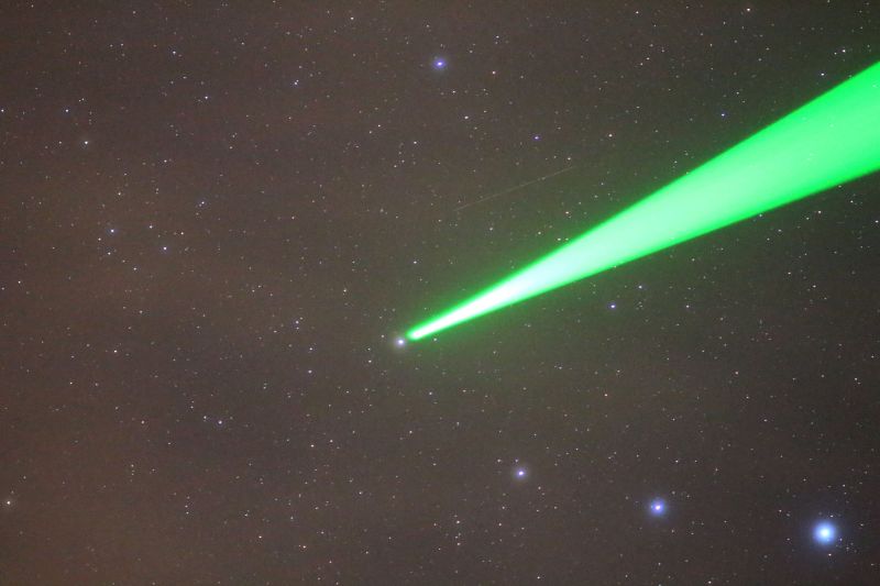 Laserpointer auf Stern Epsilon Coronae Borealis in der Nhe von Abell 2142, Explosion 21.4.2024 um 0:23:46,8UT, Aufnahme vom 27.3.2020 mit 135mm Blende 2,8 EOS 650D