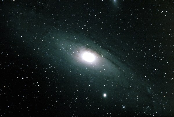 Dieses Foto vom Andromedanebel M31 wurde mit einem 15cm-Newton gemacht.