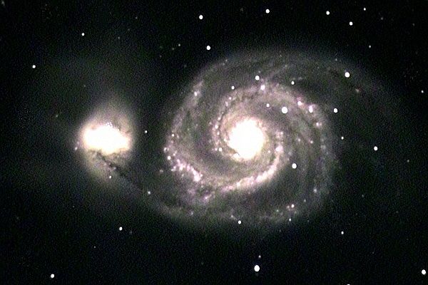 Die groe Galaxie von M51 frit die kleine auf - in Milliarden Jahren