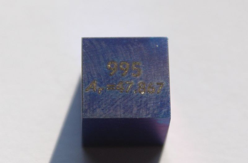 Titan-Dichtewrfel Titanium Density Cube blue 1cm3 ca. 99,5%